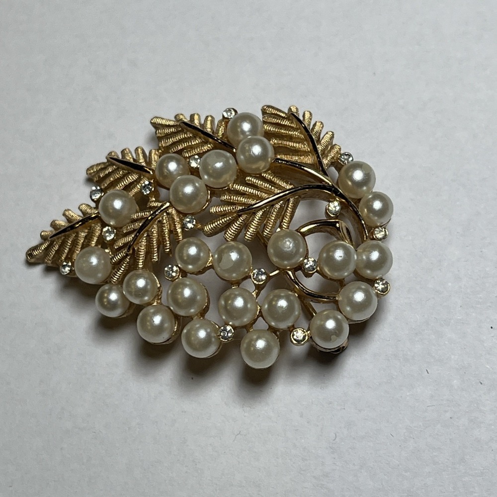 Vintage Crown Trifari Gold-Tone w/Faux Pearl & Rhinestones Leaf Brooch -Signed